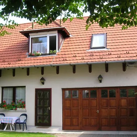 Dombai Apartman Apartament Vác