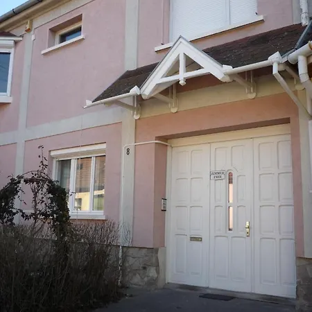 Dombai Apartman *